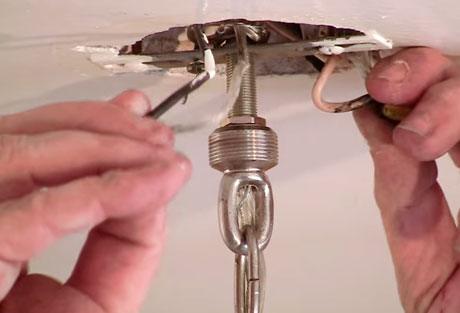 Как повесить люстру на подвесной потолок?